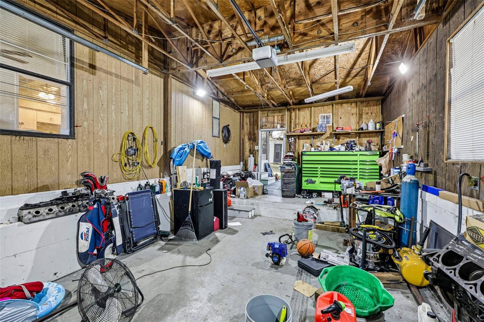 14100 S US HIGHWAY 301, Summerfield, FL 34491 garage/workshop with A/C