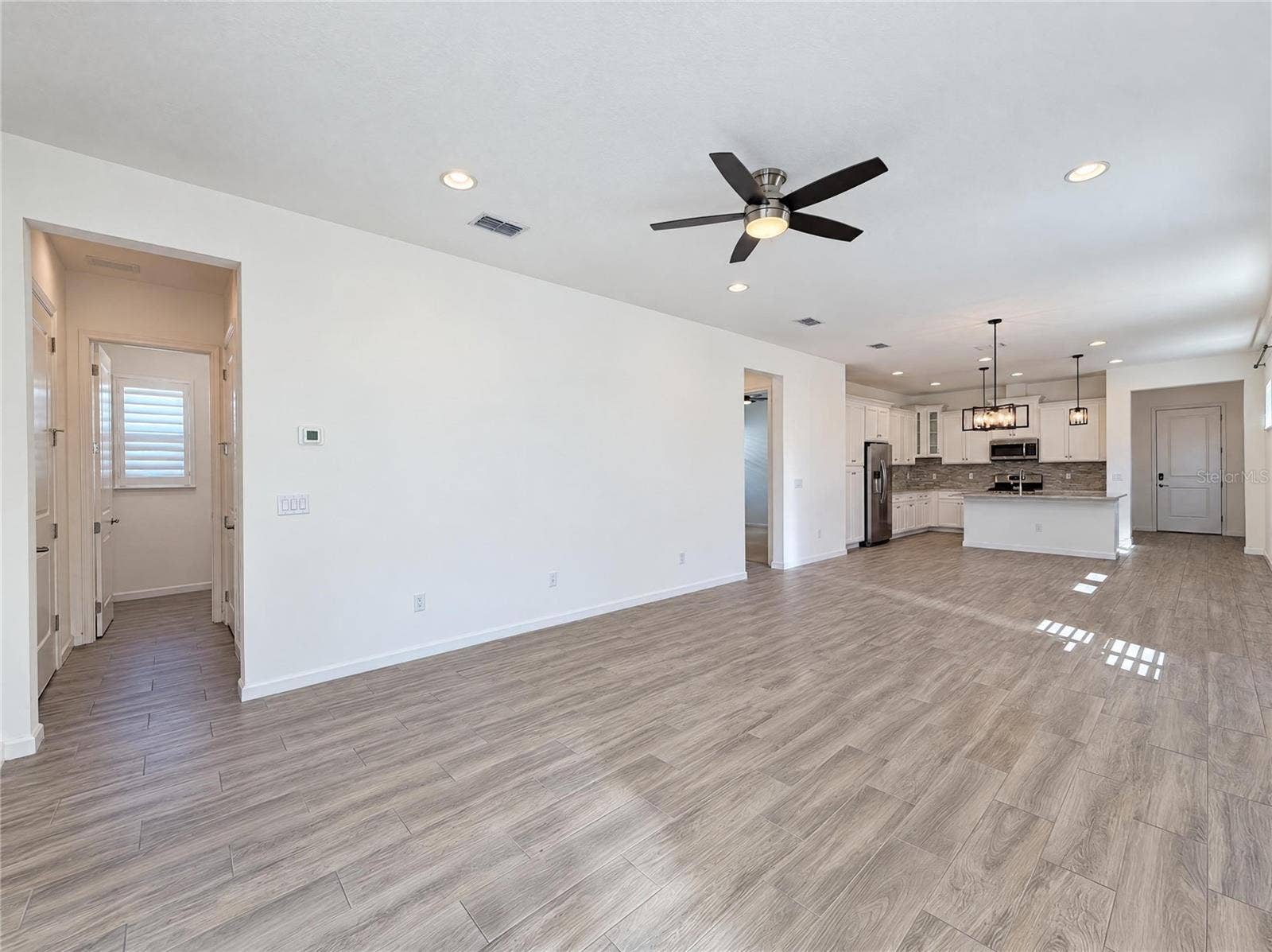 724 WINTERSIDE DRIVE, Apollo Beach, FL 33572 724 WINTERSIDE DRIVE, Apollo Beach, FL 33572