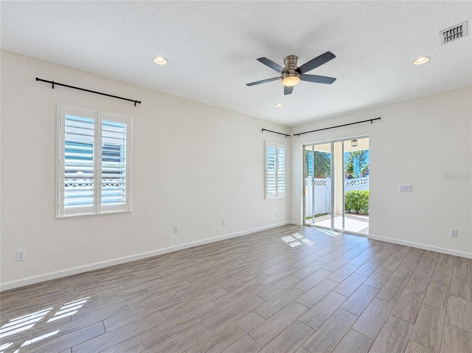 724 WINTERSIDE DRIVE, Apollo Beach, FL 33572 724 WINTERSIDE DRIVE, Apollo Beach, FL 33572
