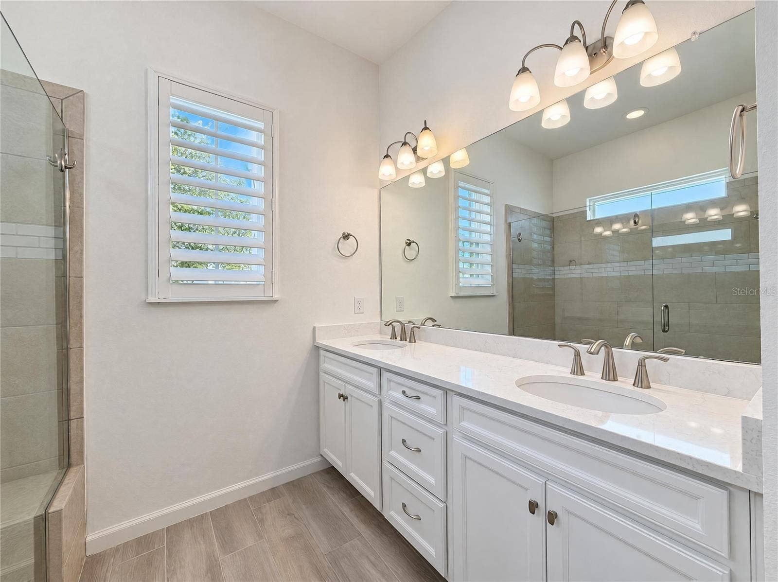 724 WINTERSIDE DRIVE, Apollo Beach, FL 33572 724 WINTERSIDE DRIVE, Apollo Beach, FL 33572