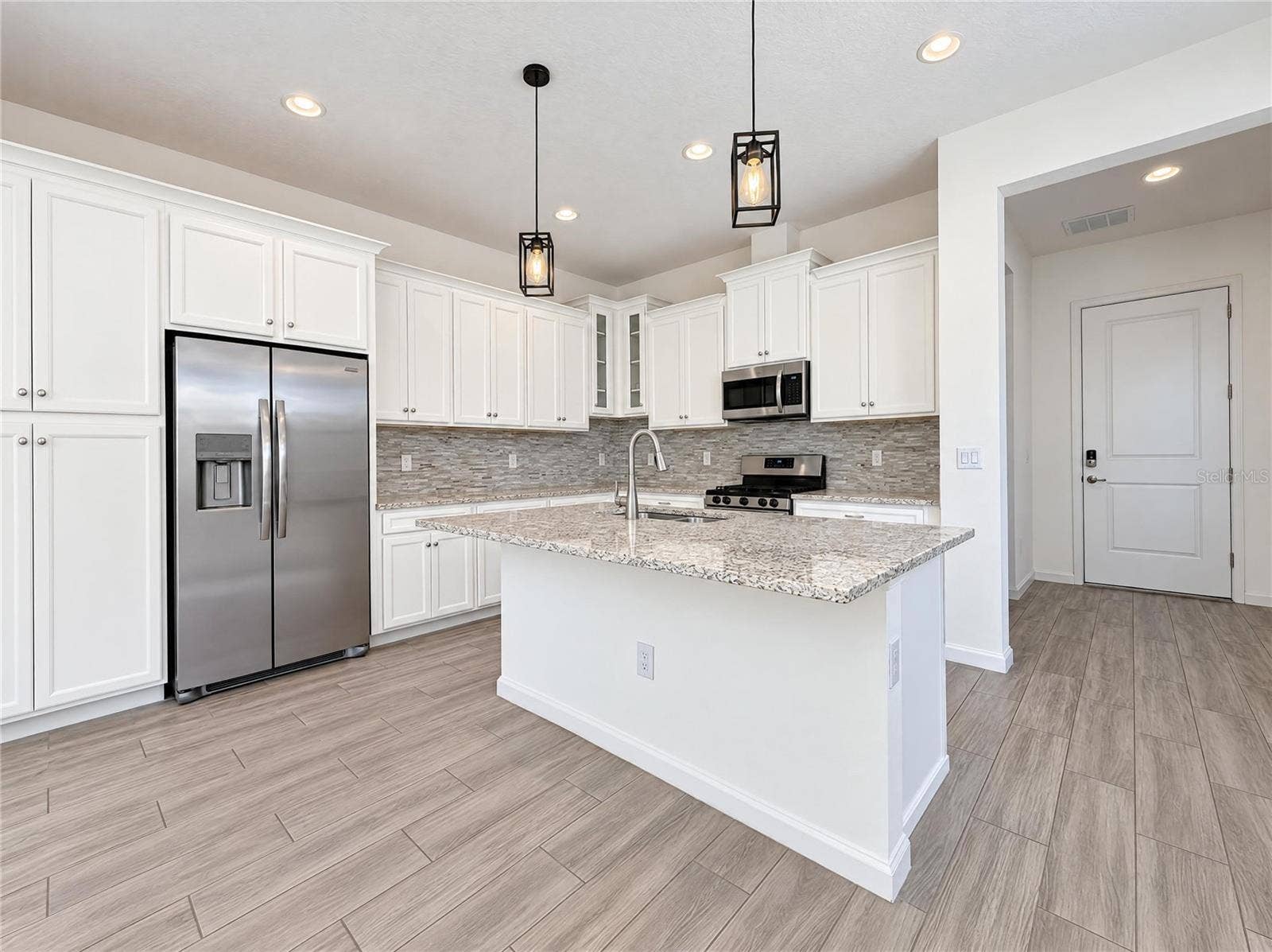 724 WINTERSIDE DRIVE, Apollo Beach, FL 33572 724 WINTERSIDE DRIVE, Apollo Beach, FL 33572