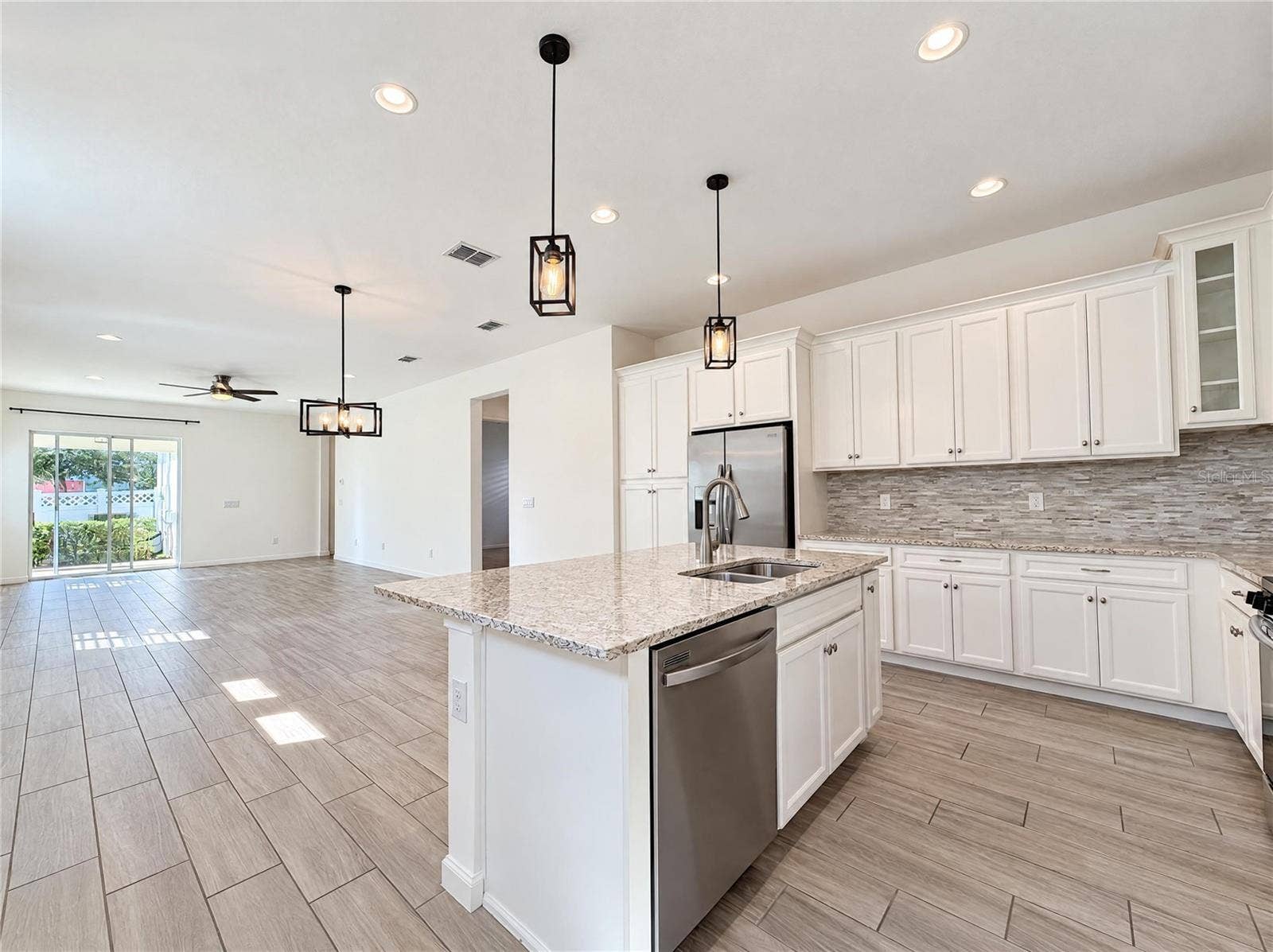 724 WINTERSIDE DRIVE, Apollo Beach, FL 33572 724 WINTERSIDE DRIVE, Apollo Beach, FL 33572