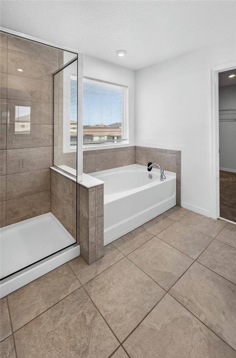 2960 ANGELONIA THORN WAY, Clermont, FL 34711 Primary bathroom shower and tub