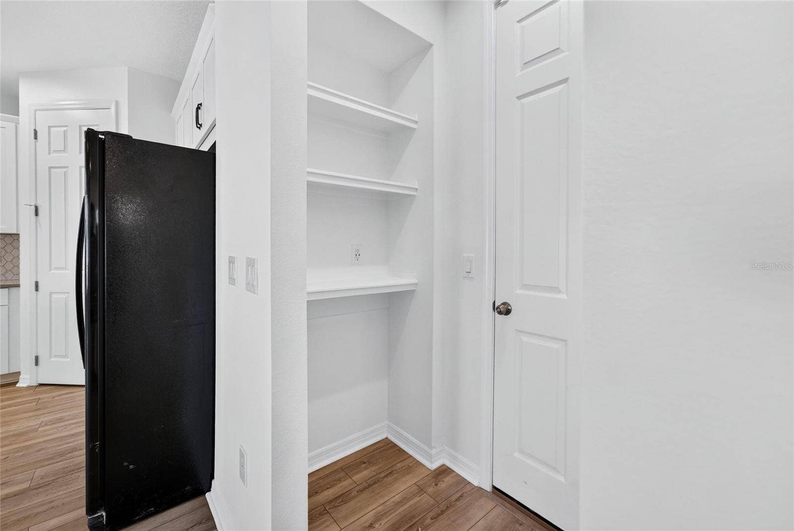 2960 ANGELONIA THORN WAY, Clermont, FL 34711 Entry drawers