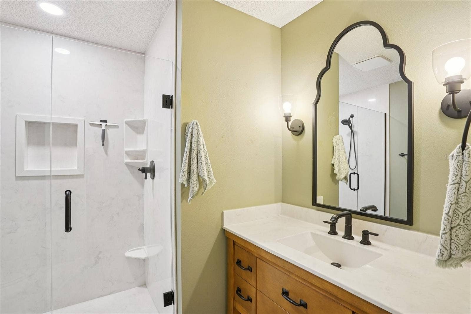 1609 GIBBES WAY, The Villages, FL 32162 1609 GIBBES WAY, The Villages, FL 32162