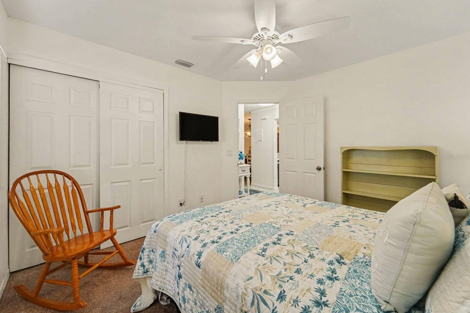 143 CROWN POINT CIRCLE, #143, Longwood, FL 32779 Guest Bedroom with Dual Closets and Comfortable Furnishings