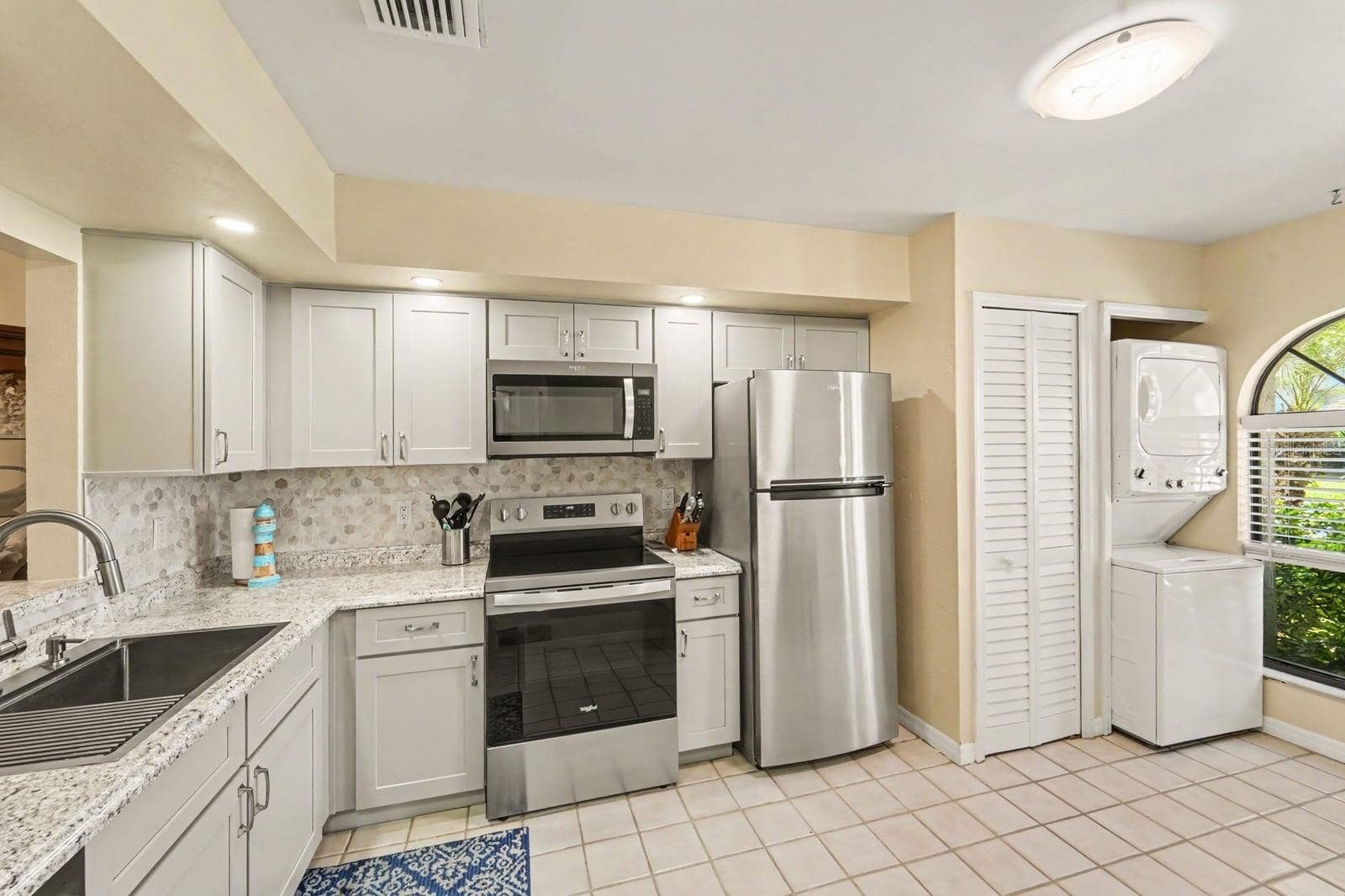 143 CROWN POINT CIRCLE, #143, Longwood, FL 32779 Updated Kitchen with Stainless Appliances and Bright Layout