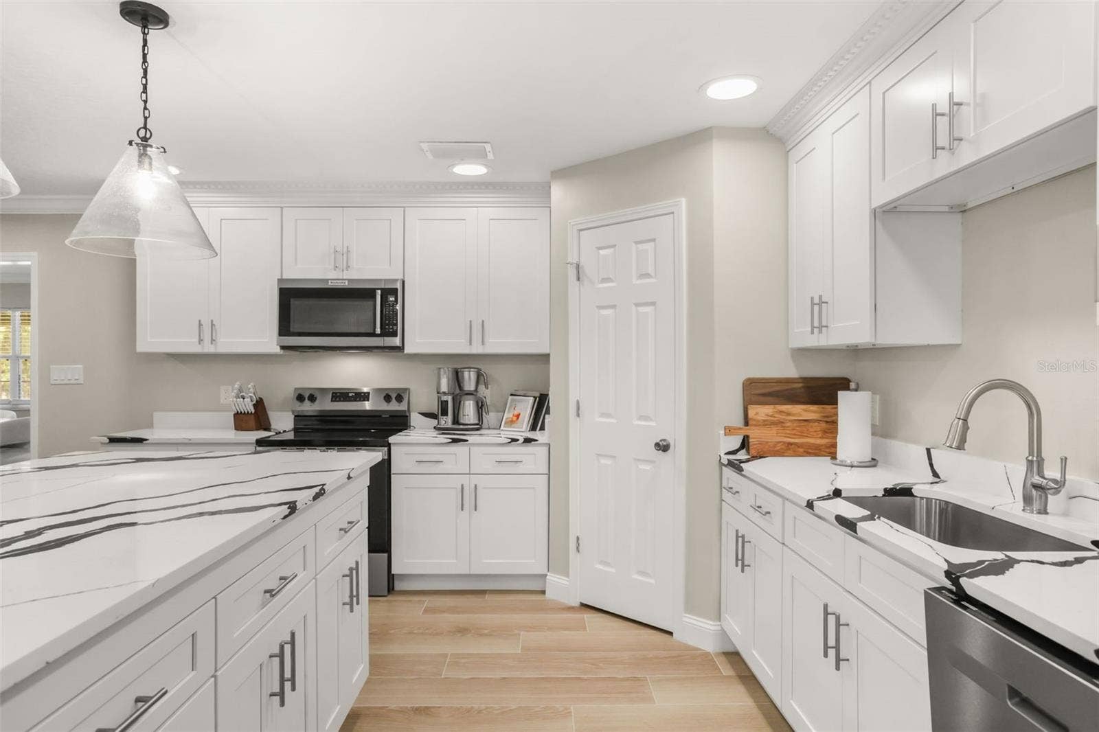 102 LINDA LANE, Lake Mary, FL 32746 102 LINDA LANE, Lake Mary, FL 32746