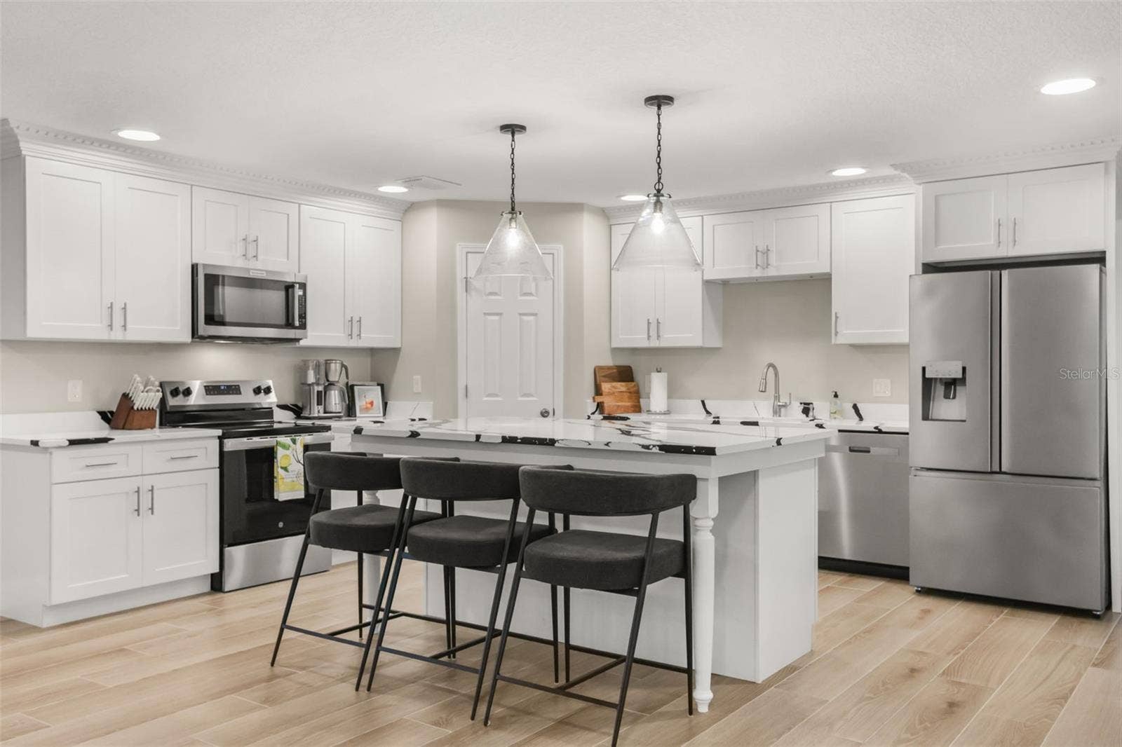102 LINDA LANE, Lake Mary, FL 32746 102 LINDA LANE, Lake Mary, FL 32746