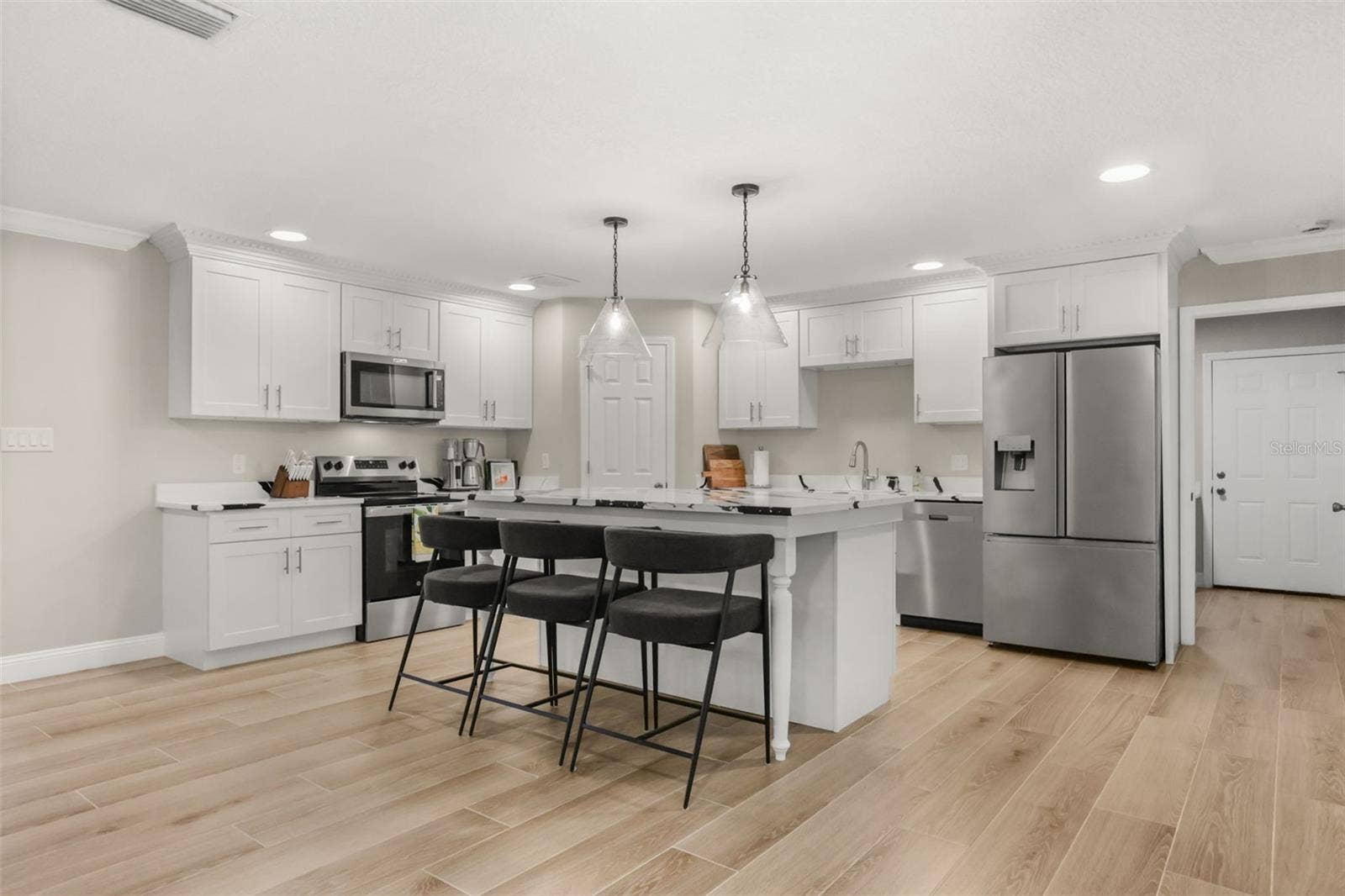 102 LINDA LANE, Lake Mary, FL 32746 102 LINDA LANE, Lake Mary, FL 32746