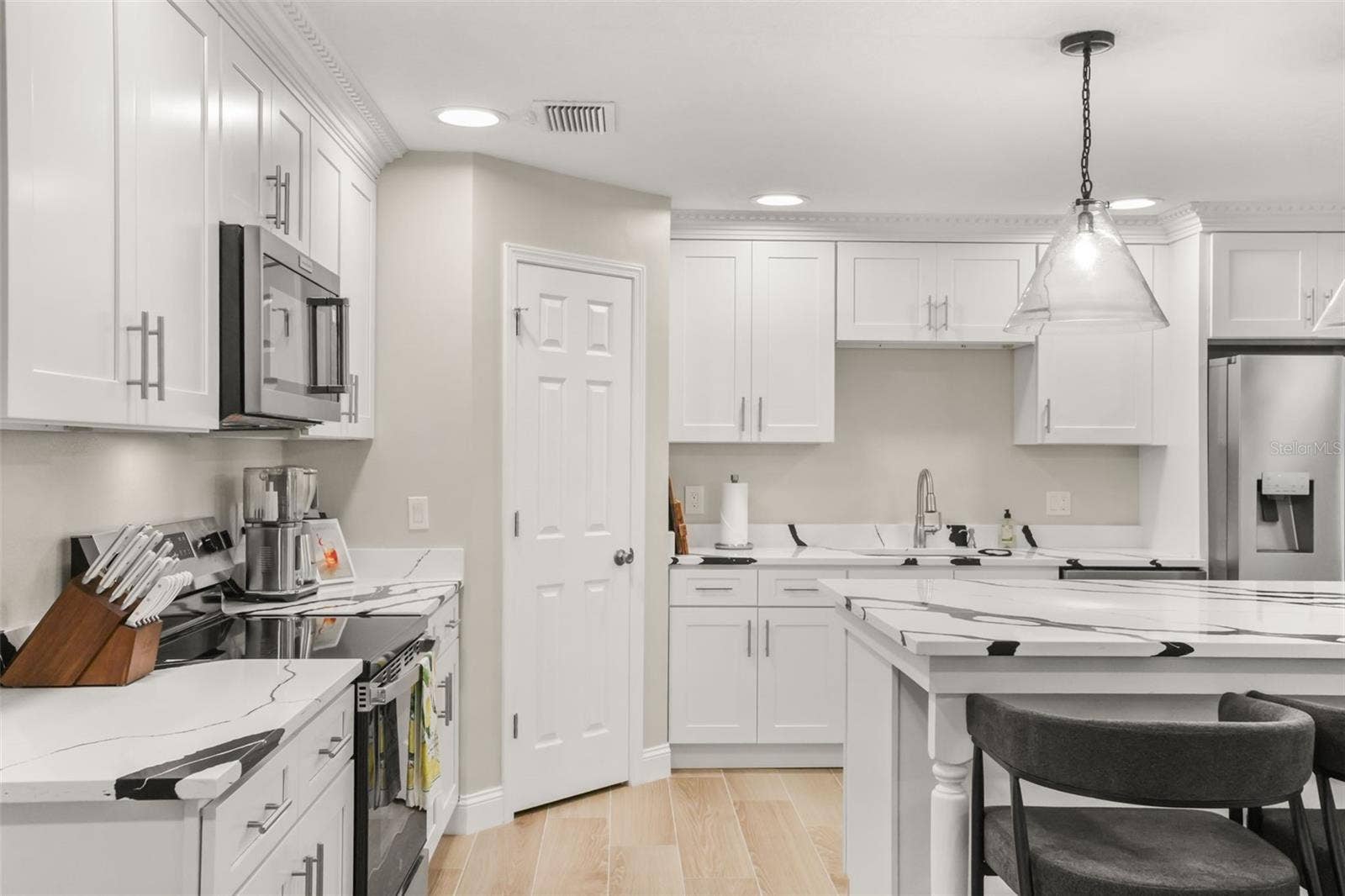 102 LINDA LANE, Lake Mary, FL 32746 102 LINDA LANE, Lake Mary, FL 32746
