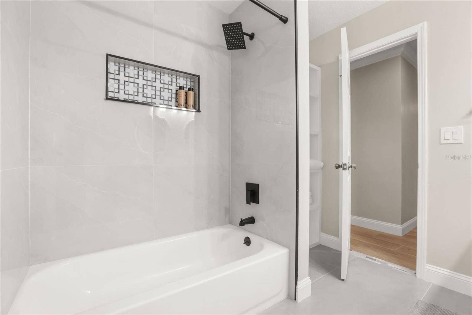 102 LINDA LANE, Lake Mary, FL 32746 102 LINDA LANE, Lake Mary, FL 32746