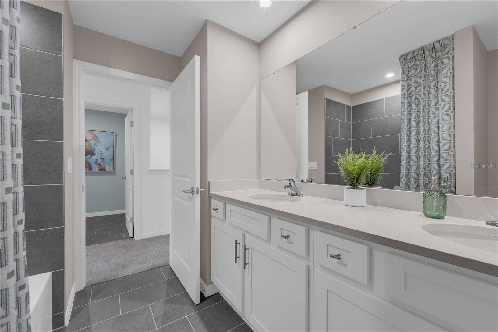 1098 CLAY BOULEVARD, Tavares, FL 32778 1098 CLAY BOULEVARD, Tavares, FL 32778