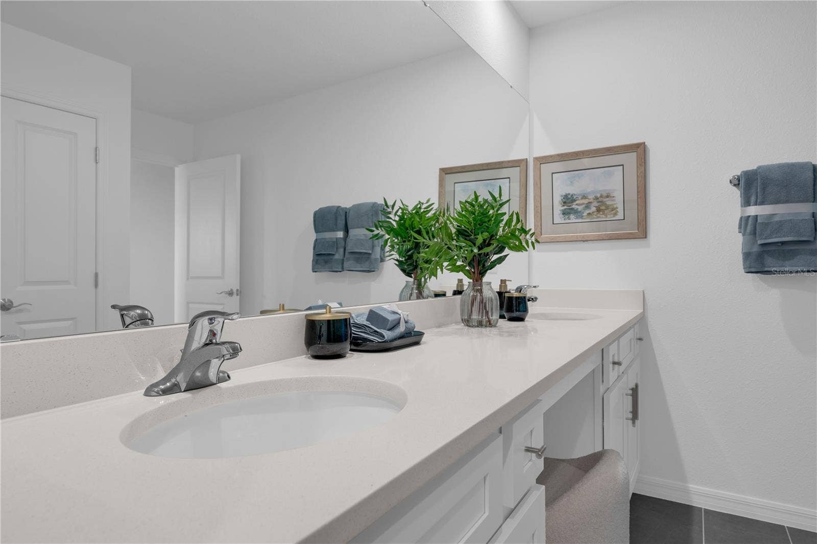 1098 CLAY BOULEVARD, Tavares, FL 32778 1098 CLAY BOULEVARD, Tavares, FL 32778