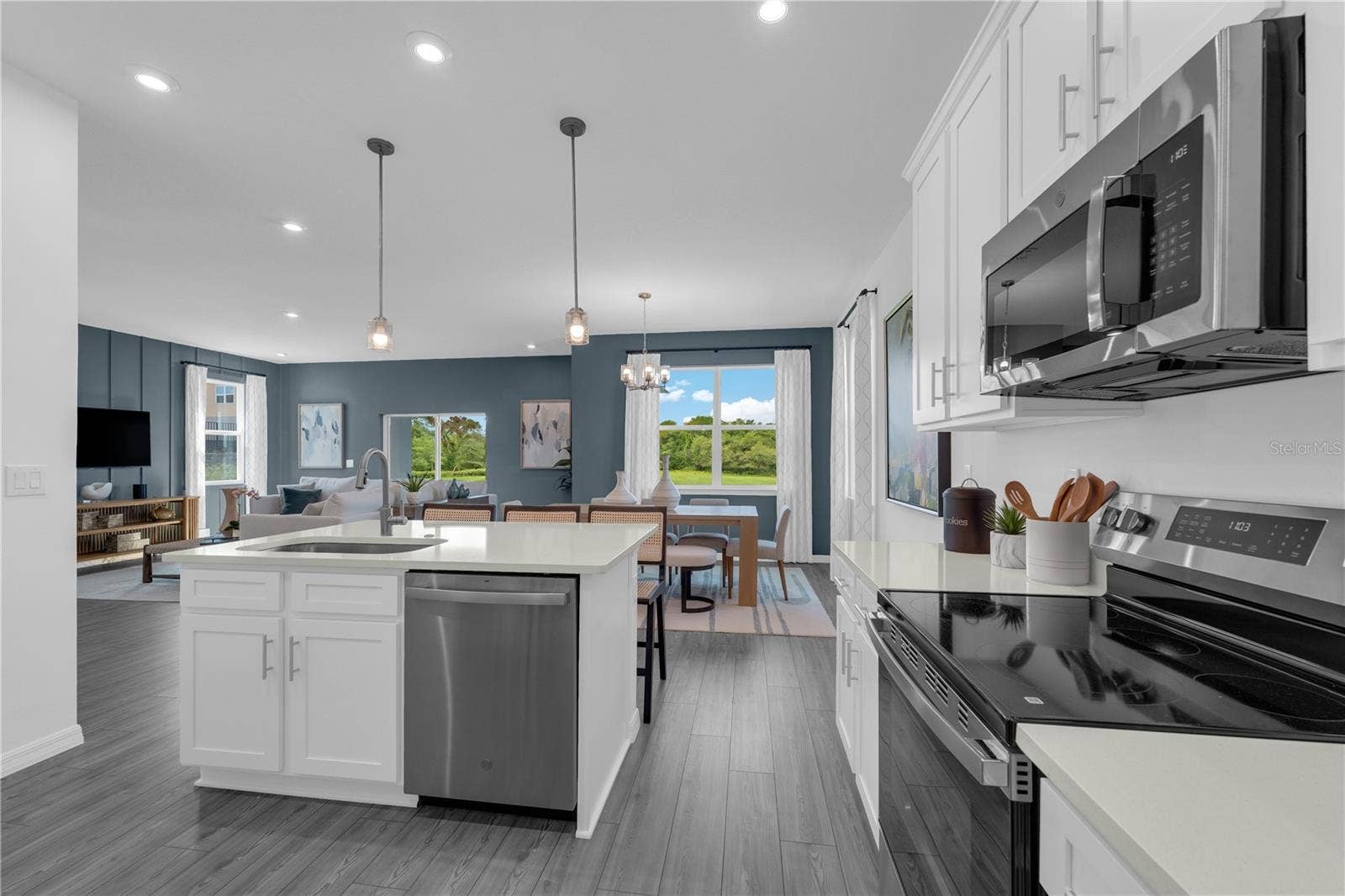 1098 CLAY BOULEVARD, Tavares, FL 32778 1098 CLAY BOULEVARD, Tavares, FL 32778
