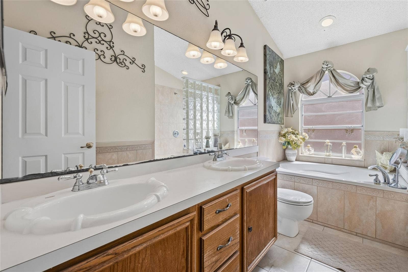 1027 KELLY CREEK CIRCLE, Oviedo, FL 32765 1027 KELLY CREEK CIRCLE, Oviedo, FL 32765