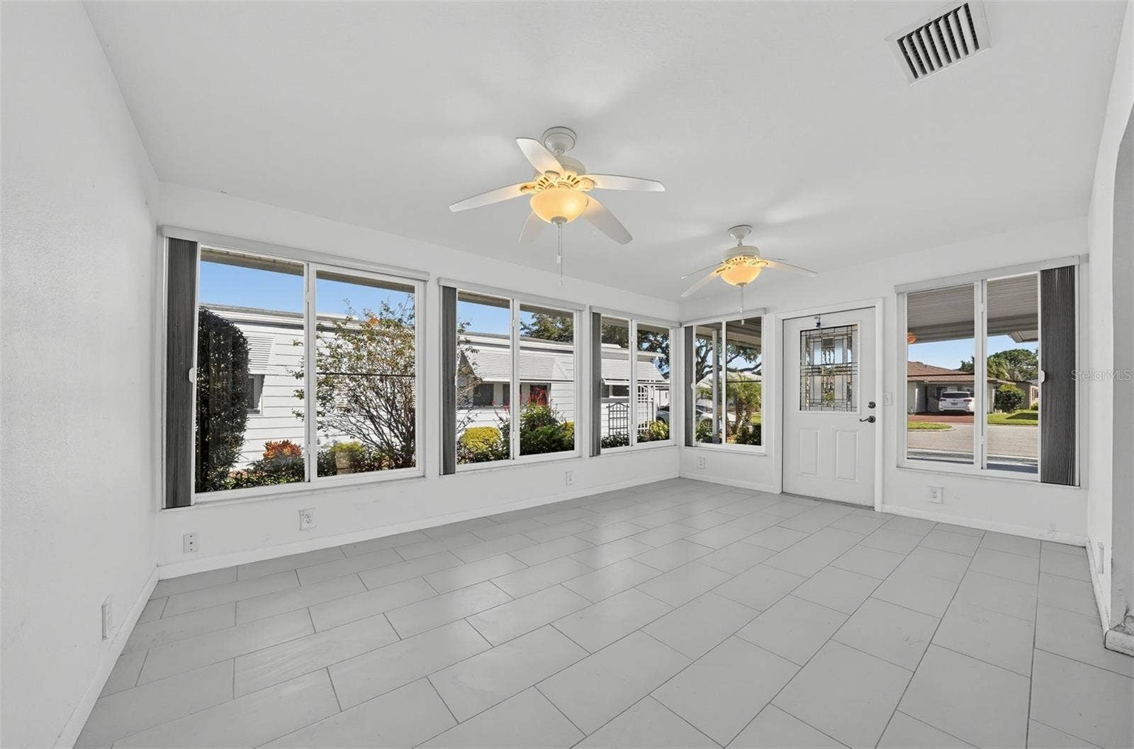 4851 COLONNADES CLUB BOULEVARD, Lakeland, FL 33811 4851 COLONNADES CLUB BOULEVARD, Lakeland, FL 33811