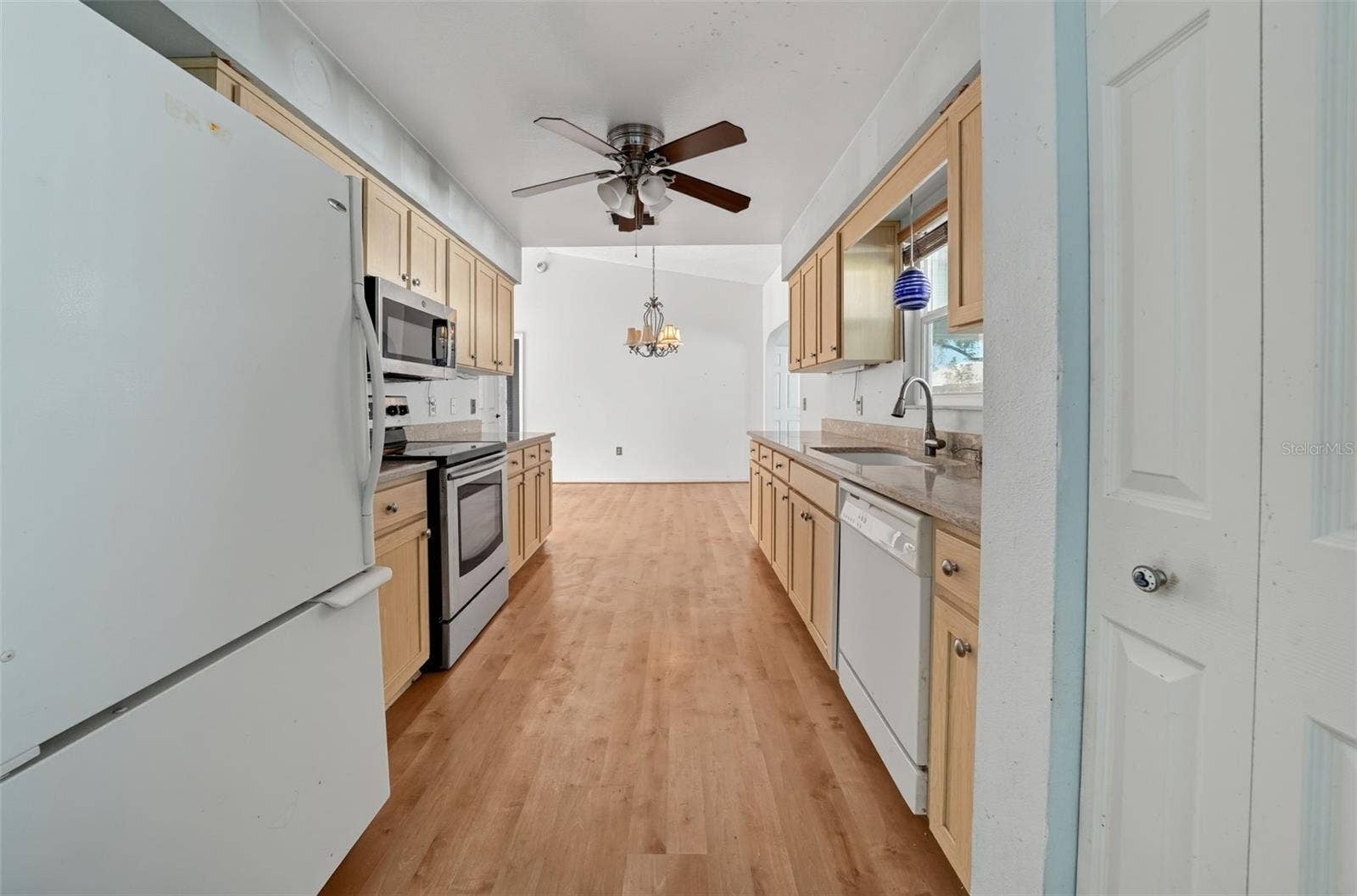 4851 COLONNADES CLUB BOULEVARD, Lakeland, FL 33811 4851 COLONNADES CLUB BOULEVARD, Lakeland, FL 33811