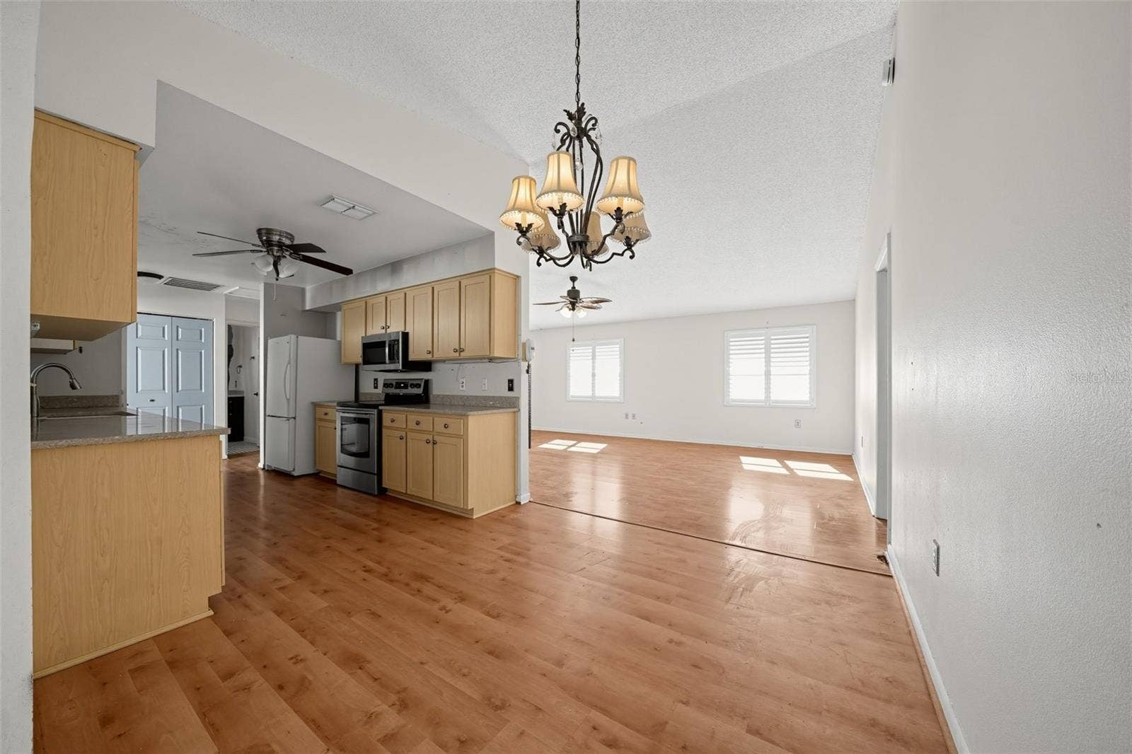 4851 COLONNADES CLUB BOULEVARD, Lakeland, FL 33811 4851 COLONNADES CLUB BOULEVARD, Lakeland, FL 33811