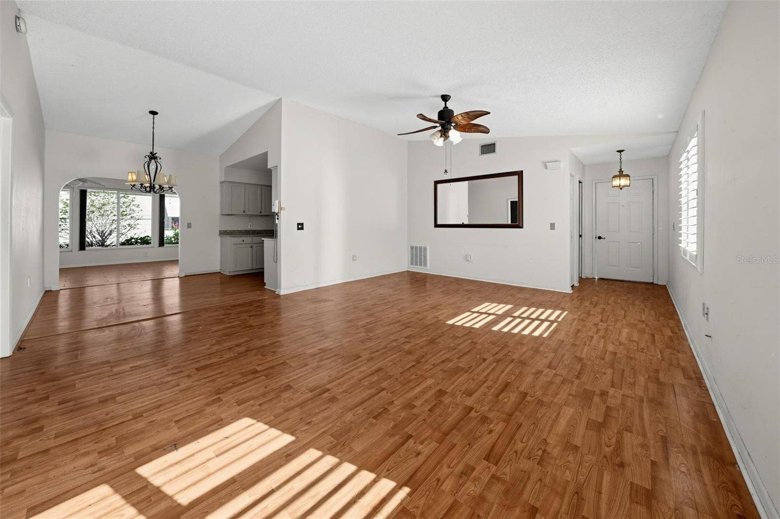 4851 COLONNADES CLUB BOULEVARD, Lakeland, FL 33811 4851 COLONNADES CLUB BOULEVARD, Lakeland, FL 33811