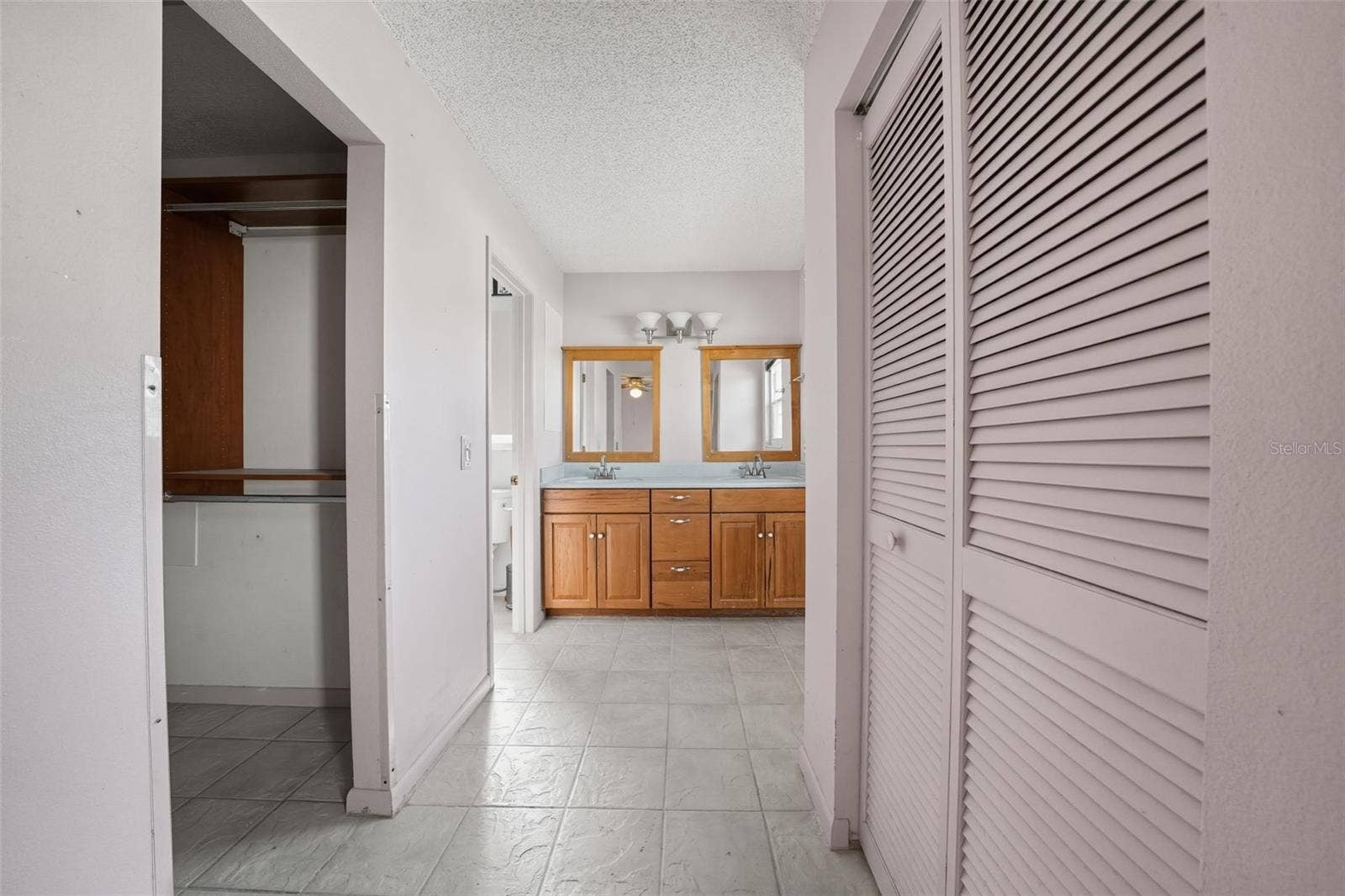 4851 COLONNADES CLUB BOULEVARD, Lakeland, FL 33811 4851 COLONNADES CLUB BOULEVARD, Lakeland, FL 33811