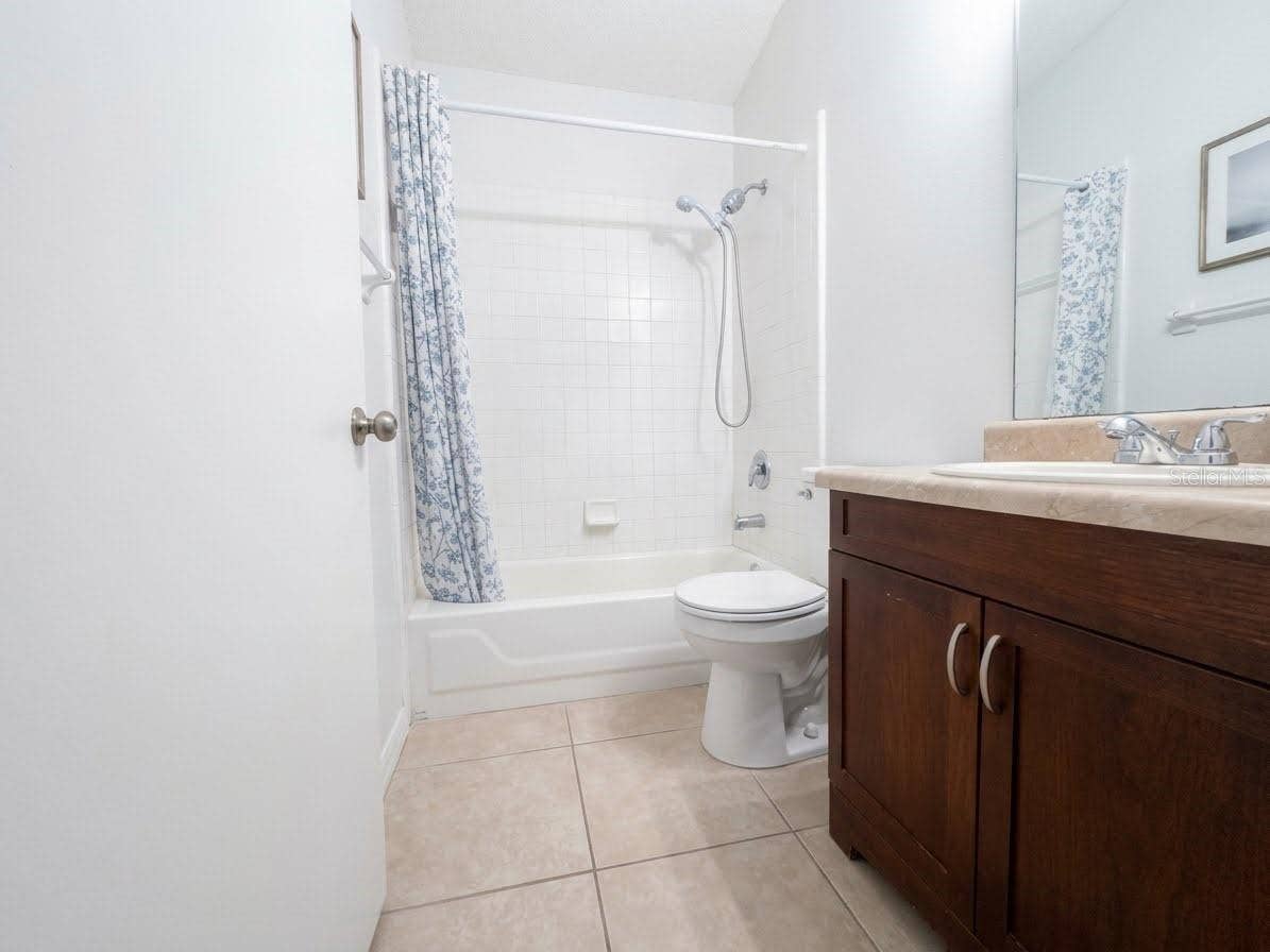 989 HAMLET COURT, Maitland, FL 32751 Hallway bathroom
