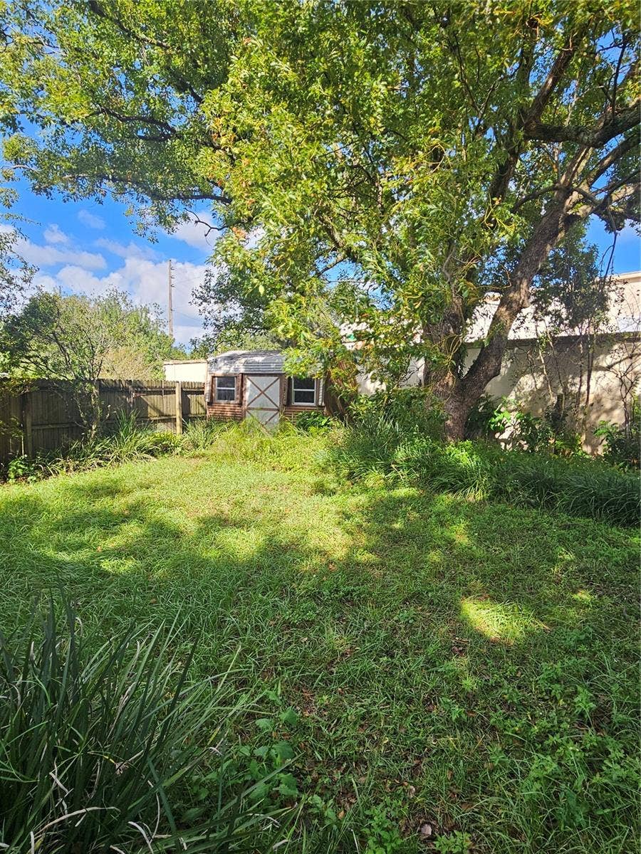 688 GOLDEN SUNSHINE CIRCLE, Orlando, FL 32807 688 GOLDEN SUNSHINE CIRCLE, Orlando, FL 32807