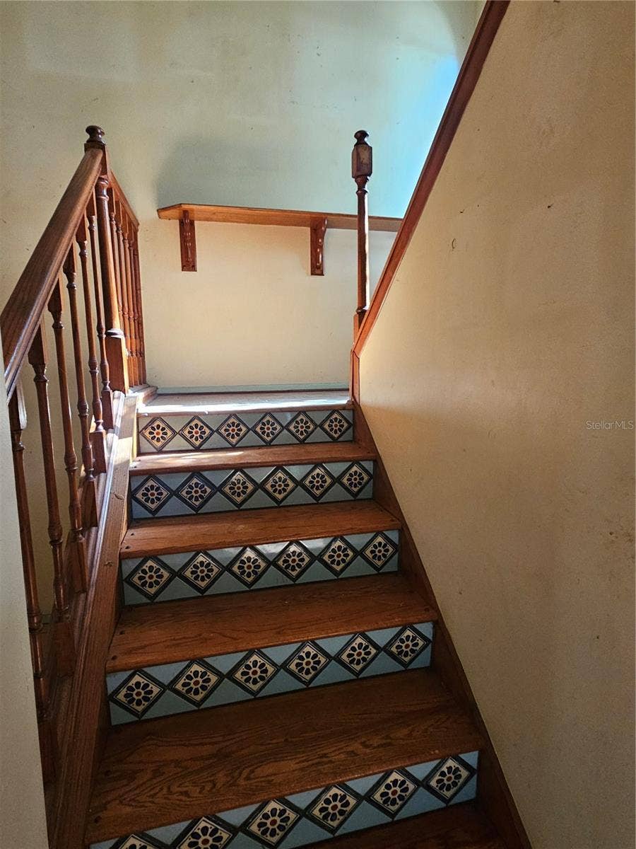 688 GOLDEN SUNSHINE CIRCLE, Orlando, FL 32807 688 GOLDEN SUNSHINE CIRCLE, Orlando, FL 32807