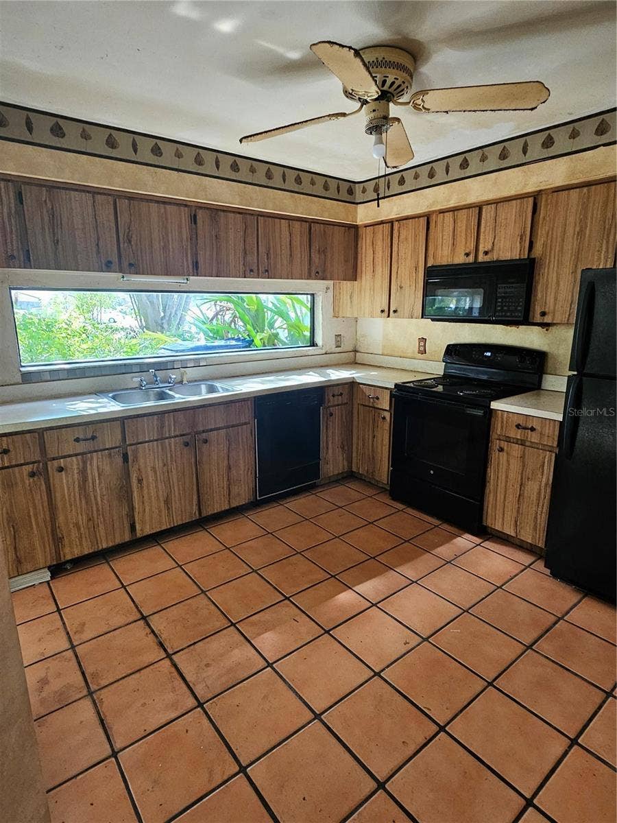 688 GOLDEN SUNSHINE CIRCLE, Orlando, FL 32807 688 GOLDEN SUNSHINE CIRCLE, Orlando, FL 32807