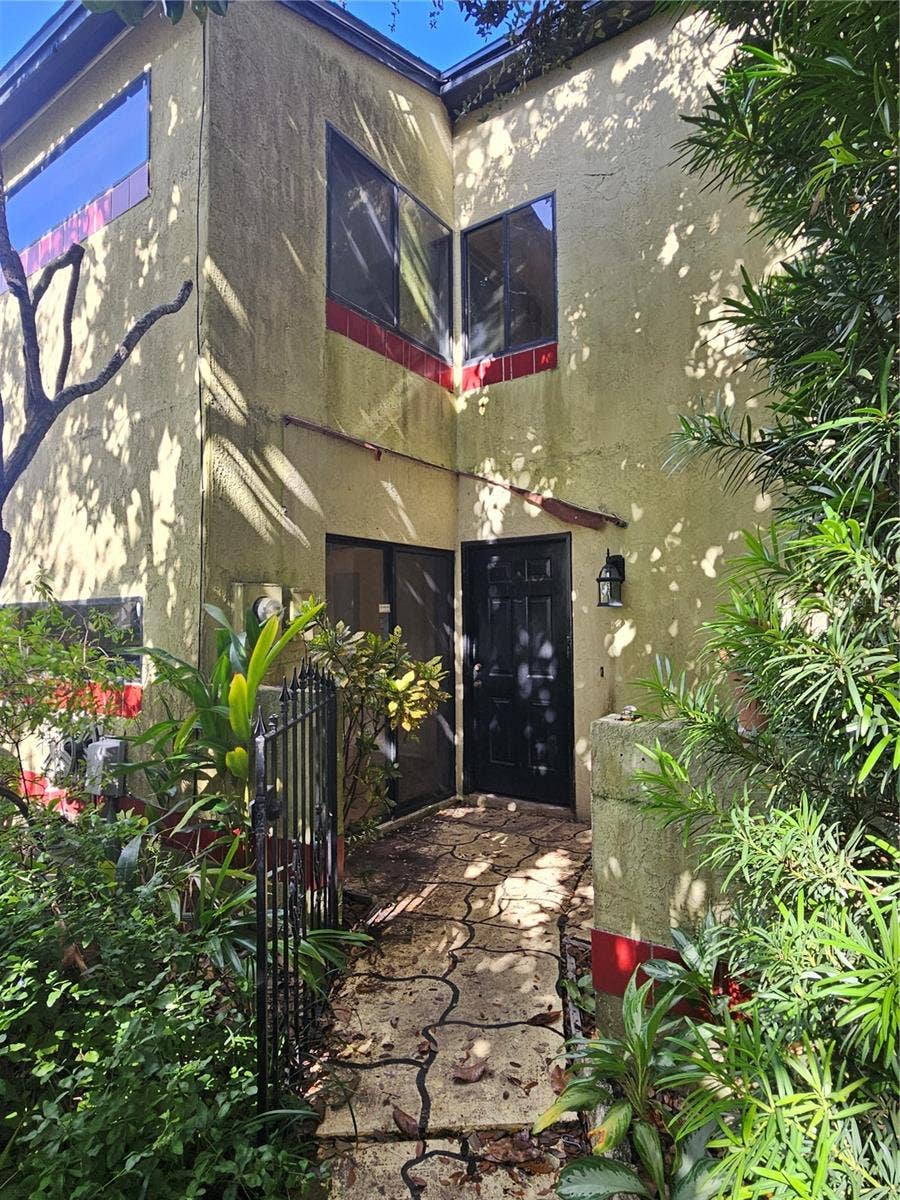 688 GOLDEN SUNSHINE CIRCLE, Orlando, FL 32807 688 GOLDEN SUNSHINE CIRCLE, Orlando, FL 32807