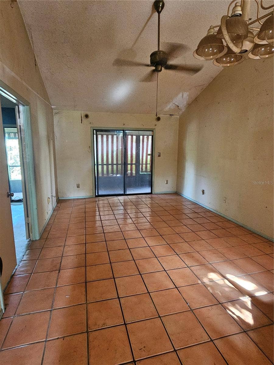 688 GOLDEN SUNSHINE CIRCLE, Orlando, FL 32807 688 GOLDEN SUNSHINE CIRCLE, Orlando, FL 32807