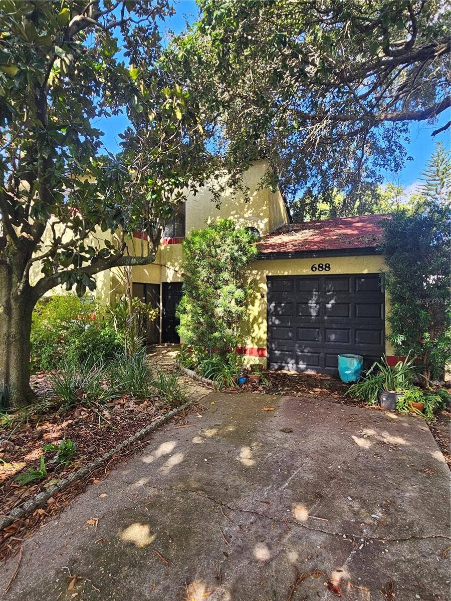 688 GOLDEN SUNSHINE CIRCLE, Orlando, FL 32807 688 GOLDEN SUNSHINE CIRCLE, Orlando, FL 32807