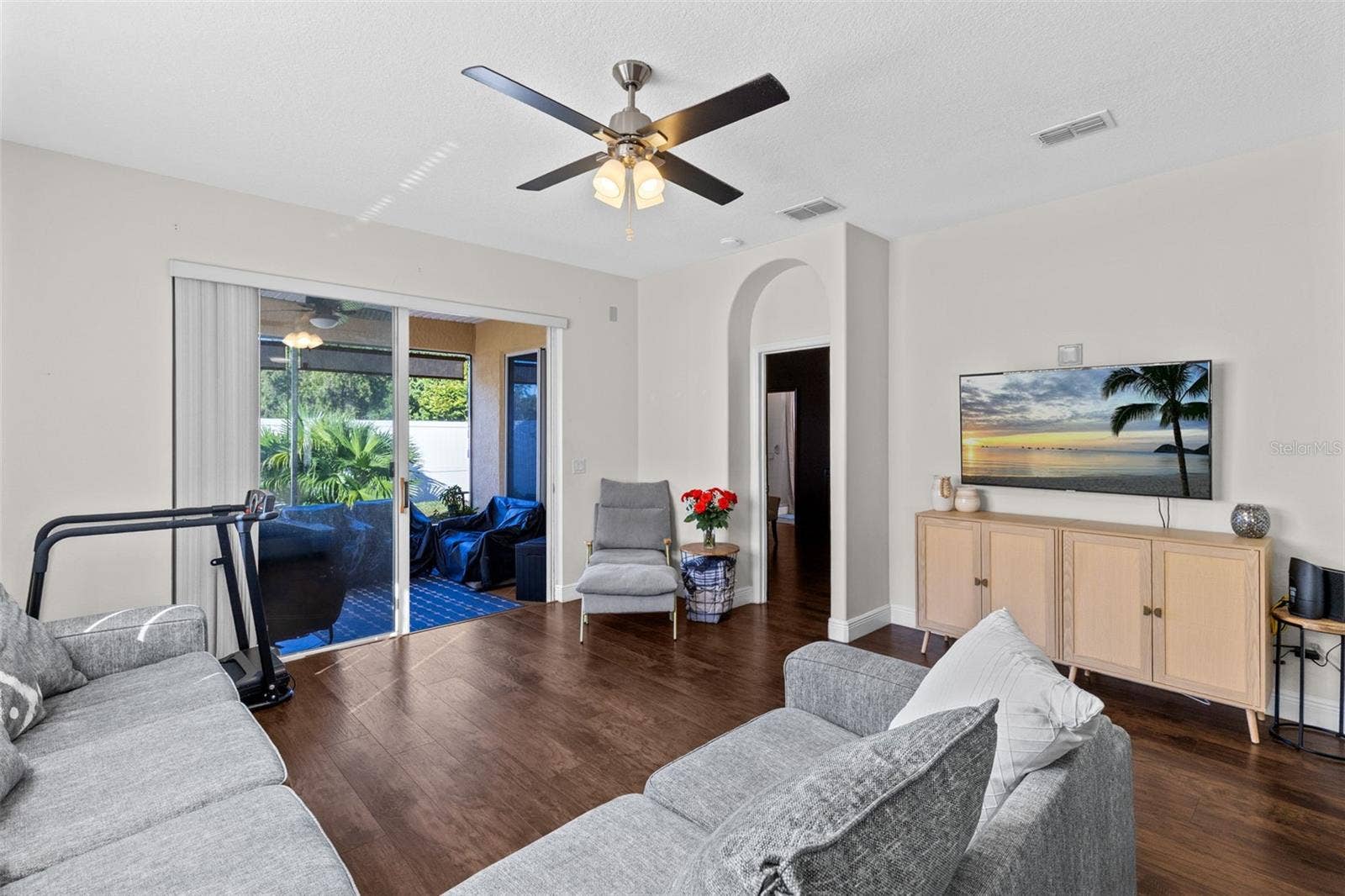 10337 ANDOVER POINT CIRCLE, Orlando, FL 32825 Family Room overlooking the patio
