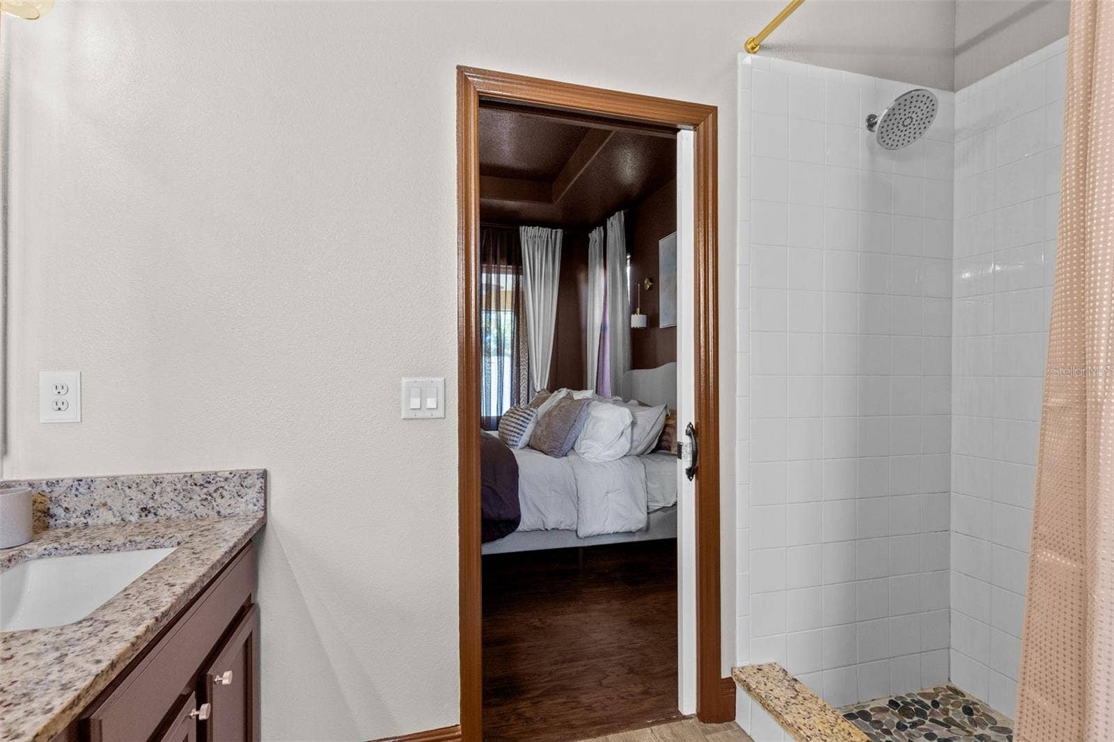 10337 ANDOVER POINT CIRCLE, Orlando, FL 32825 Primary en-suite bathroom.
