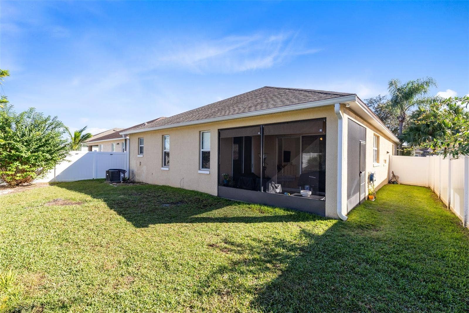 10337 ANDOVER POINT CIRCLE, Orlando, FL 32825 Fenced backyard. Screened patio
