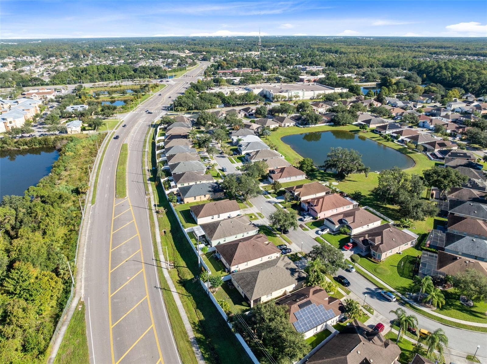 10337 ANDOVER POINT CIRCLE, Orlando, FL 32825 Andover Point is Adjacent to the shopping center.