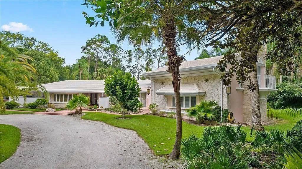 100 ISLAND WAY, Winter Haven, FL 33884