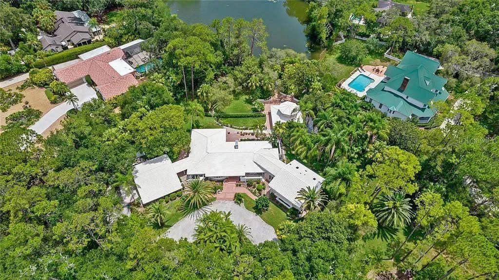 100 ISLAND WAY, Winter Haven, FL 33884