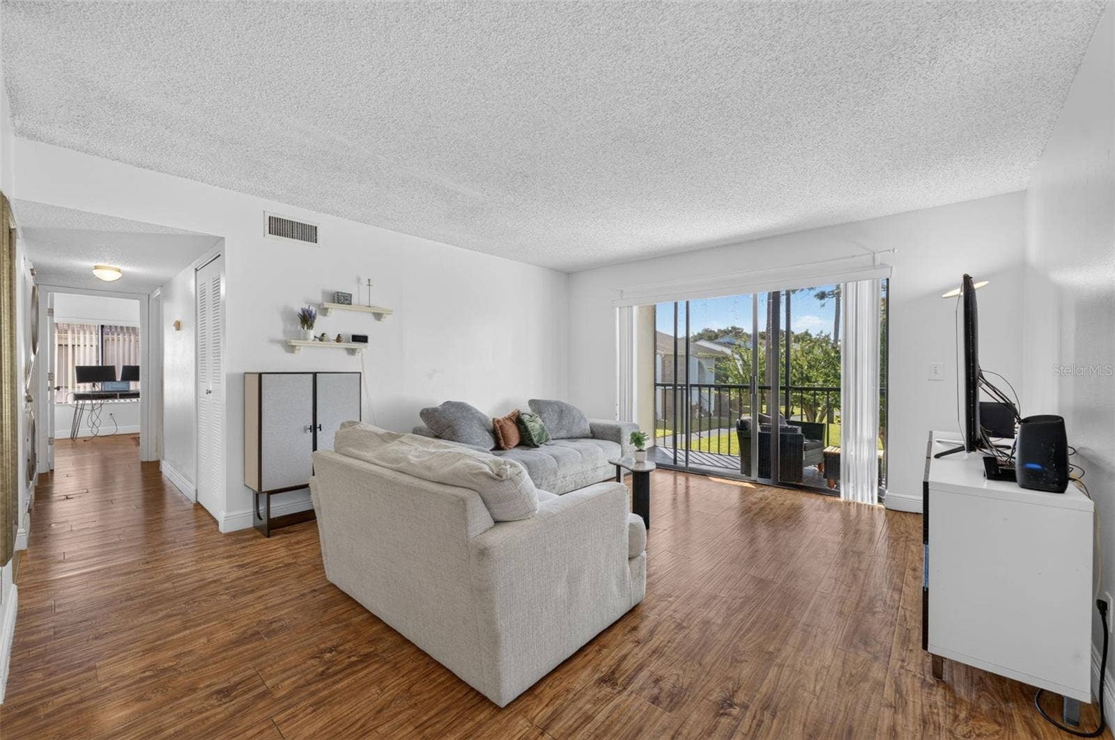 Spacious living room