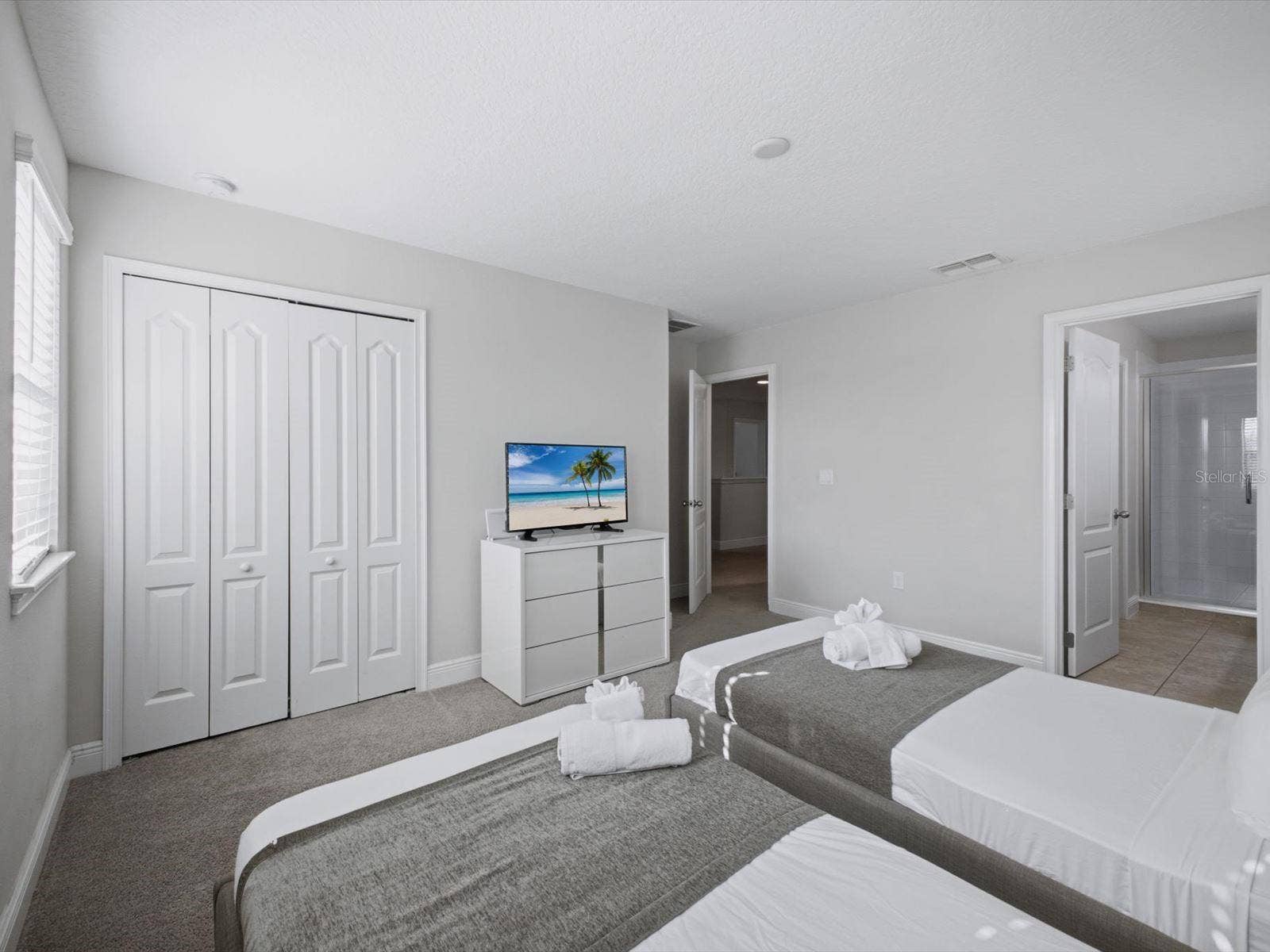 Upstairs ensuite bedroom 4