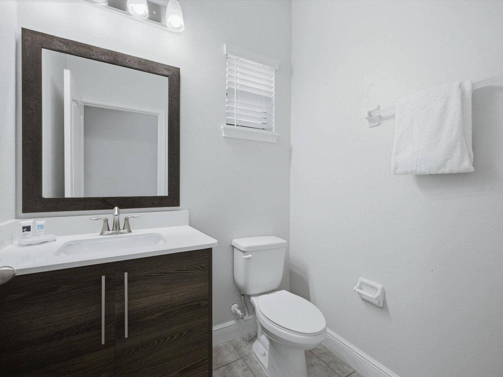 Half bath connected to pool deck and kitchen