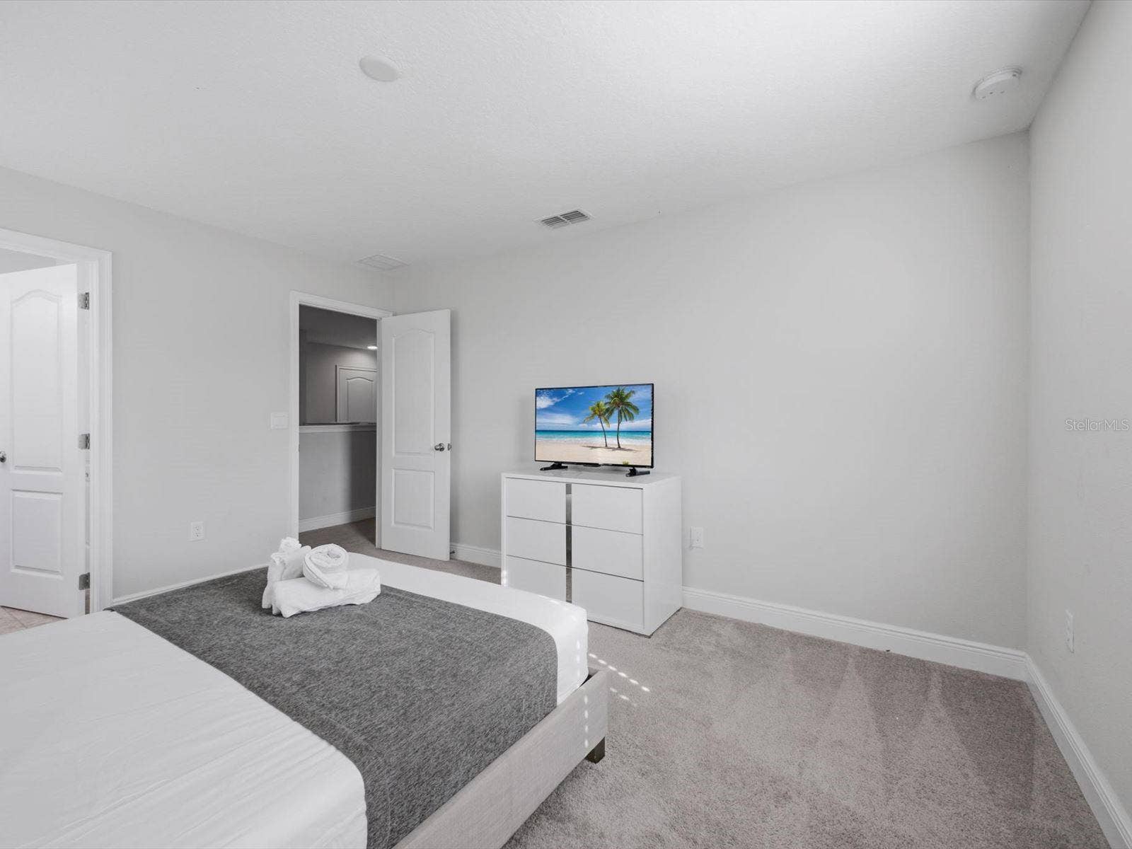 Upstairs ensuite bedroom 2