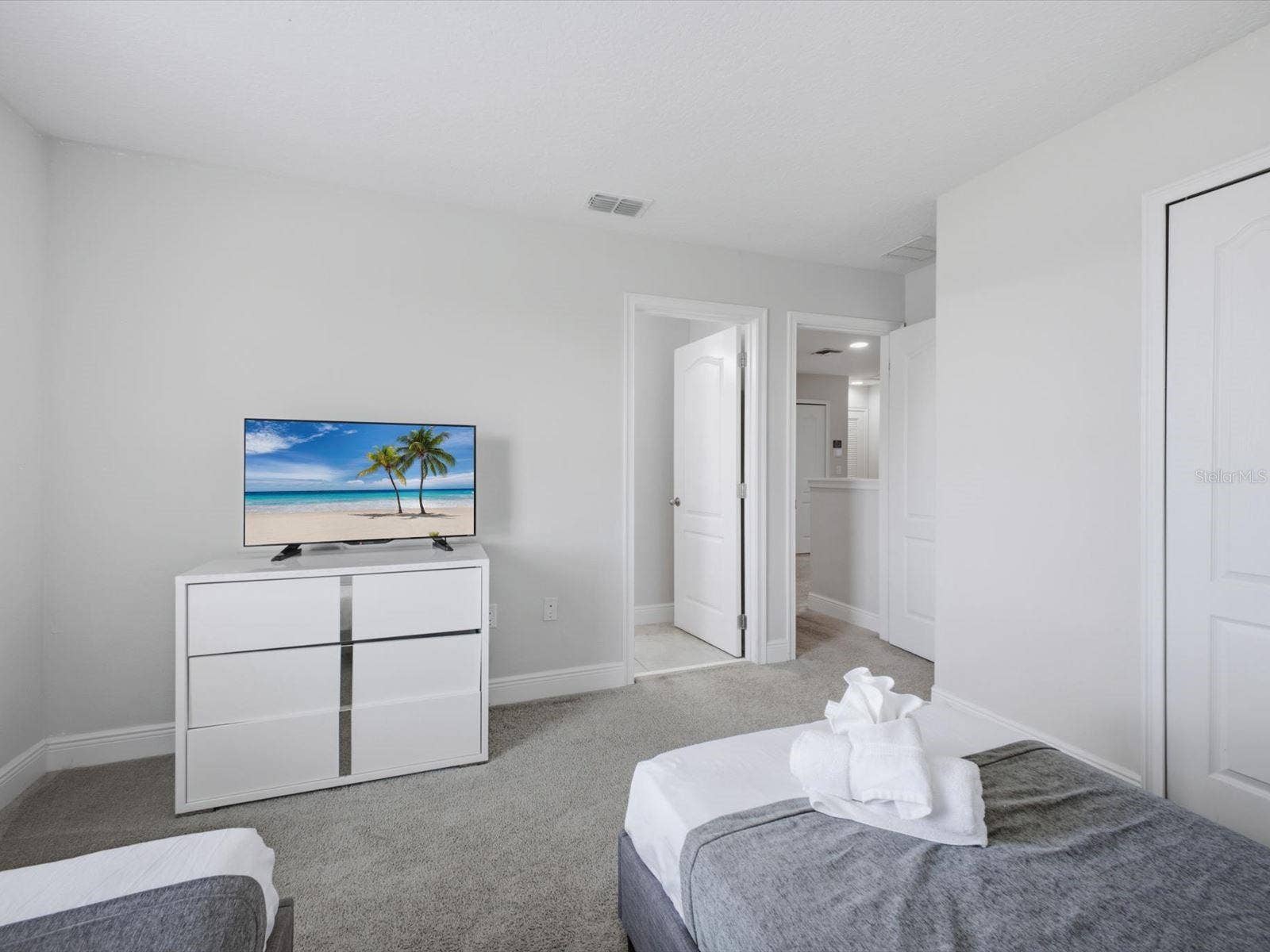 Upstairs ensuite bedroom 6