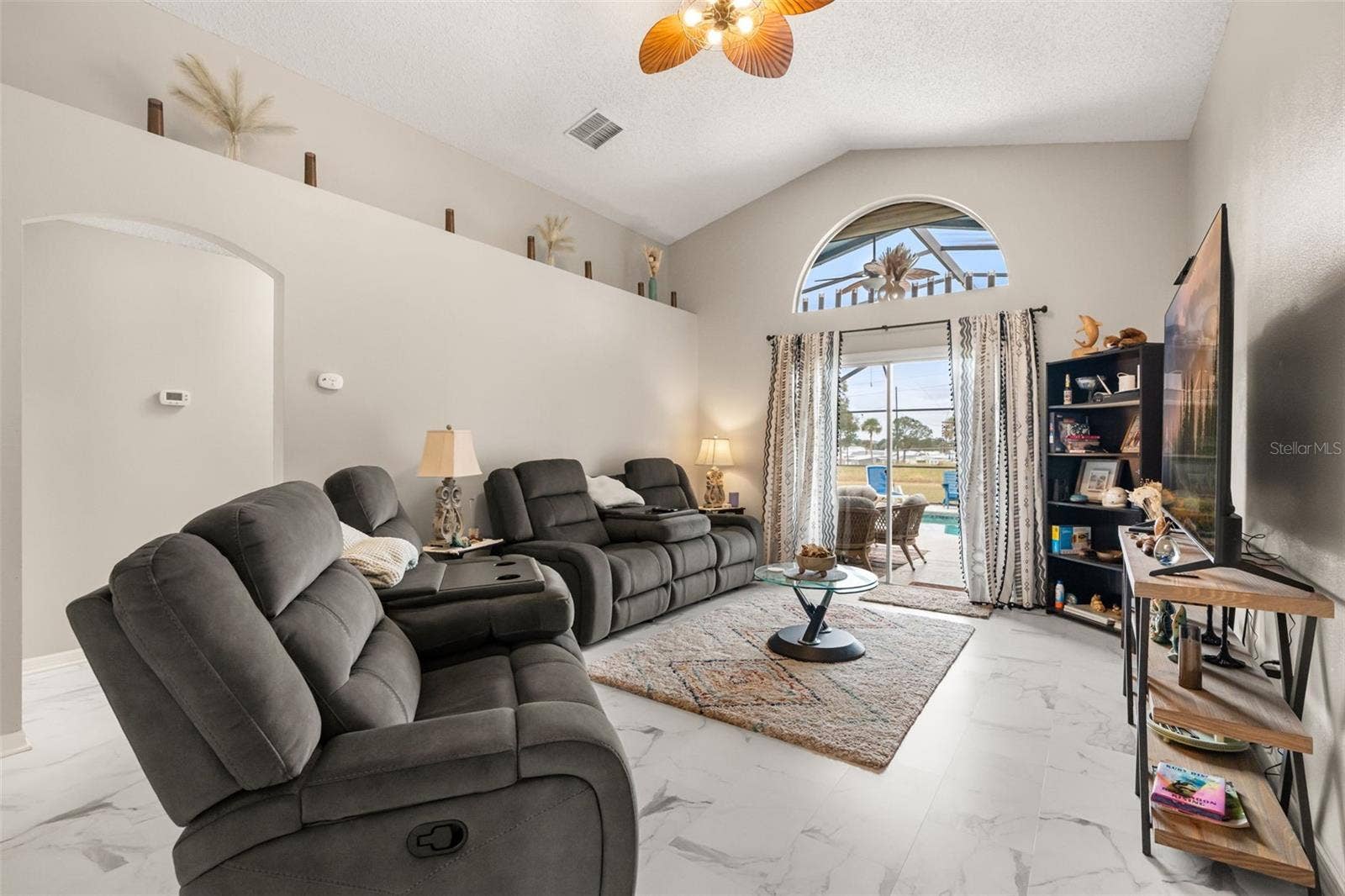 551 MAJESTY DRIVE, Davenport, FL 33837 Living room