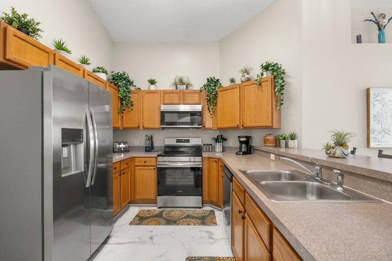 551 MAJESTY DRIVE, Davenport, FL 33837 New stainless steel appliances