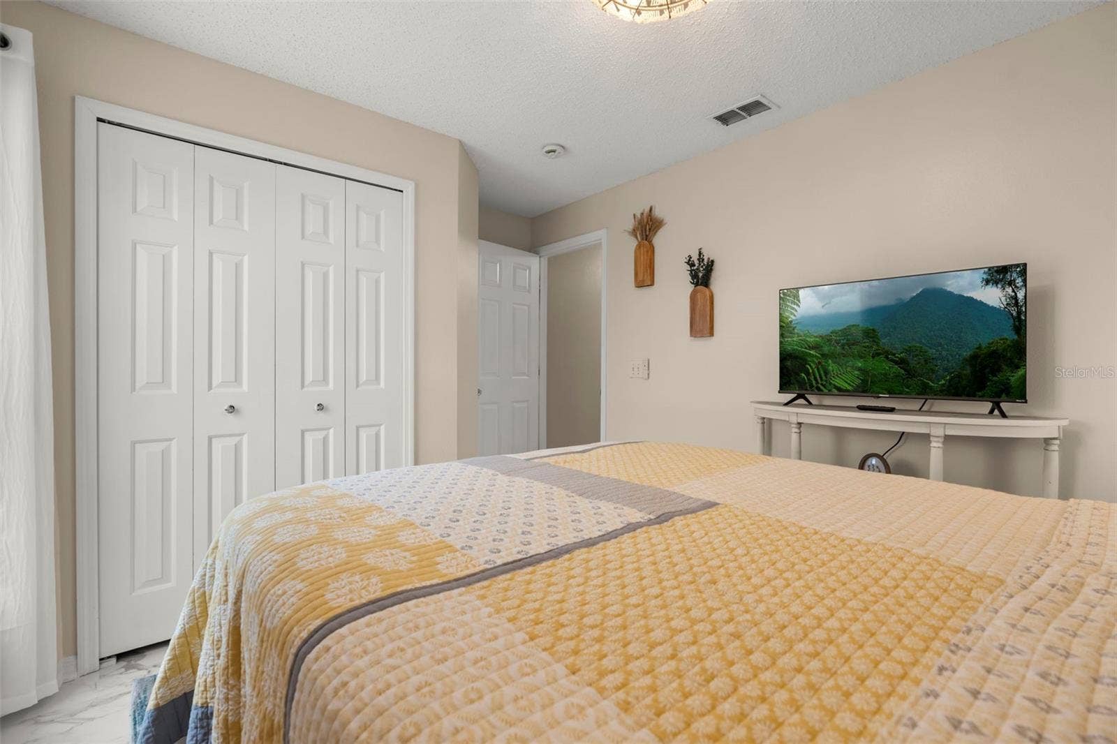 551 MAJESTY DRIVE, Davenport, FL 33837 Guest room #3