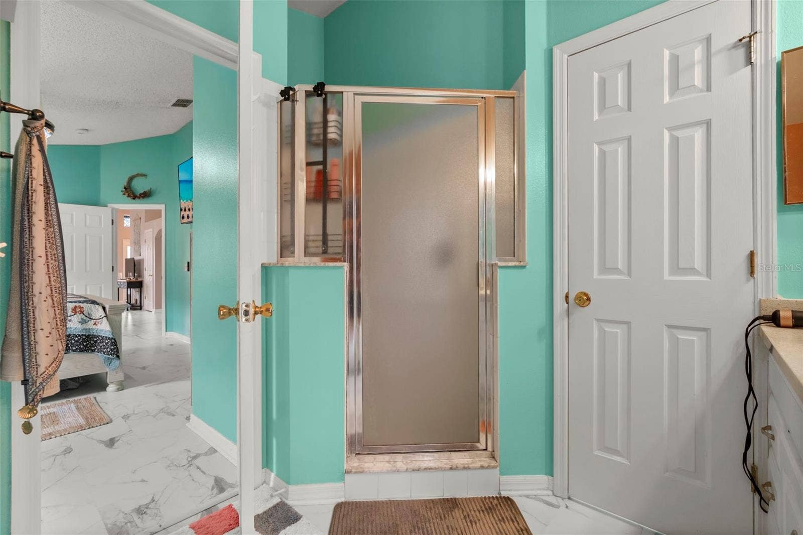 551 MAJESTY DRIVE, Davenport, FL 33837 Primary Bathroom with Private Pool Access