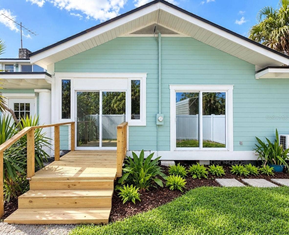 1812 12TH AVENUE W, Bradenton, FL 34205 Fresh new steps