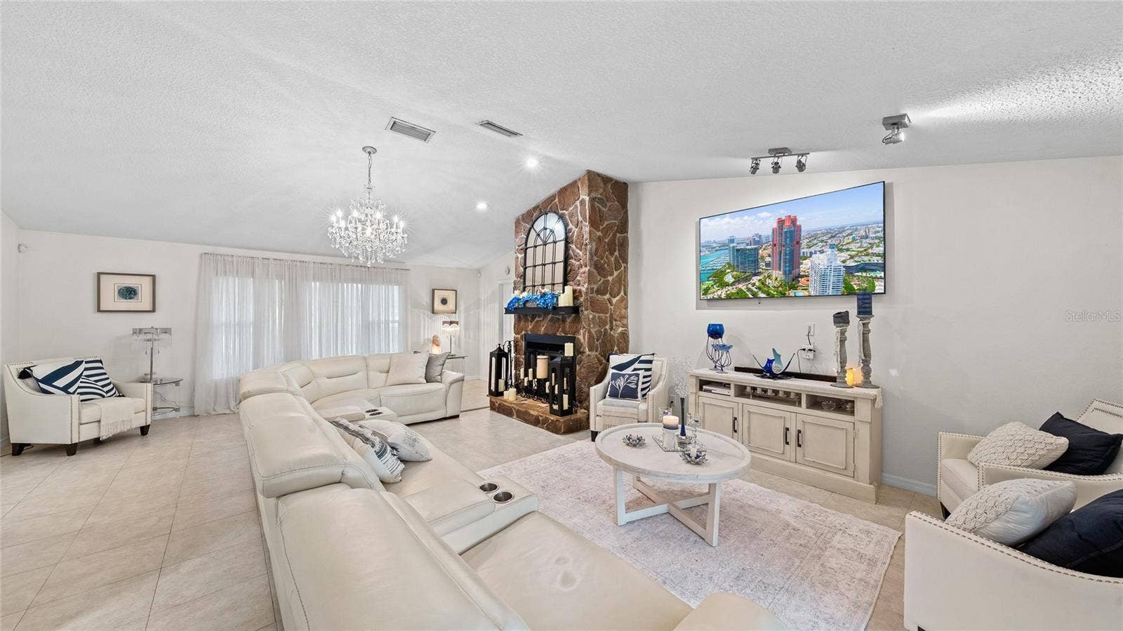 665 CITRUS AVENUE, Oviedo, FL 32765 Living Room2