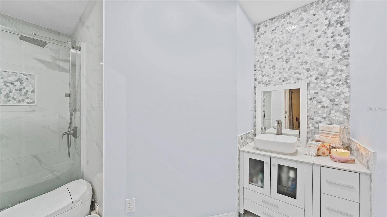 665 CITRUS AVENUE, Oviedo, FL 32765 Hall Bathroom